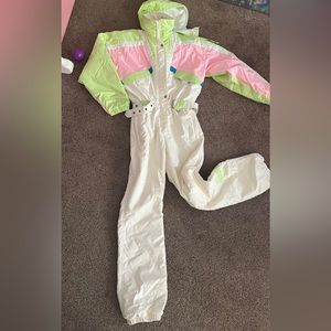 Vintage Obermeyer snowsuit. Norcturne. It is a size 10 woman’s. Fits like a SM